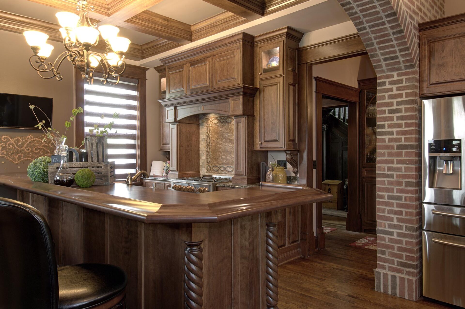 Kitchen design, Columbus, Dave Fox, Remodel, coffered ceilings, brick, range, bronze, brass, bar